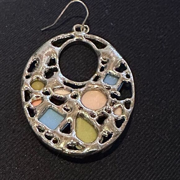 Multi color faceted lucite pastel crystal gold tone hoop pierced earrings - Picture 10 of 10